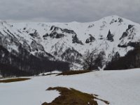 3  Une ambiance de haute montagne règne au coeur du Massif du Sancy, surtout en cette fin d'hiver avec la neige qui persiste et le temps sombre.