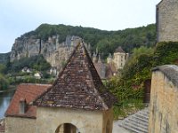 28  Toit de lauze du Périgord et pierre calcaire ocre, après Sarlat-la-Canéda et Bénac, La Roque-Gageac est un autre village de charme au coeur du Périgord noir :)