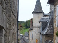 32  Dans les rues de Turenne, on déambule devant d'anciens hôtels particuliers des XVème et XVIIème siècles, ornés de tourelles.