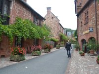 36  Dans les rues de Collonges-la-Rouge, l'oeil est subjugué par toutes ces pierres rouges qui donnent au village un cachet unique !