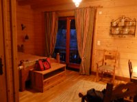 13  Nous partons passer deux jours dans l'est du Doubs, à la limite nord du Massif du Jura, profiter de de début d'hiver et prenons pied-à-terrre à la chambre d'hôtes de charme "La Tour du coq doré", aux Granges Narboz au sud de Pontarlier. Tout le confort dans un style de chalet suisse :)