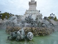 2  La Fontaine des Girondins, très ressemblante à celle de notre place des Terreaux lyonnaise signée par Bartholdi et qui avait été d'ailleurs initialement pensée pour cette place !