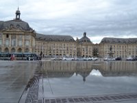 6  Le beau Miroir d'eau, en face de la place de la Bourse et du Palais de la Bourse. La Place de la Bourse est la première grande réalisation de l’urbanisme bordelais au XVIIIe siècle (1730).