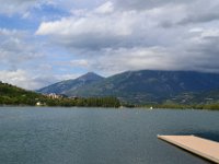 5  Le Plan d'eau d'Embrun, véritable lac artificiel sur la Durance, est une base de loisirs aquatique.