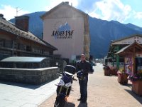 9  Modane - Cela nous rappelle notre venue en juin dernier pour le départ de notre randonnée à travers le GR5. Cette fois-ci, c'est en moto !