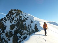 6  Devant nous, la Roche Faurio et sa belle arête de roche et de glace.
