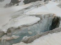 9  Progression sur le Glacier et passage de crevasses béantes.