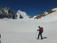 18  Fin de matinée débonnaire sur le Glacier Blanc, direction le Refuge des Ecrins pour la nuit.