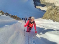 5  Traversée du Pic du Glacier d'Arsine par le couloir. La pente est impressionnante à environ 35°, la progression se fait "en pointe" et dans les marches ouvertes par Nicolas !