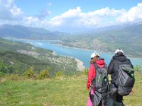 3  En avant, droit en face du lac de Serre-Ponçon !