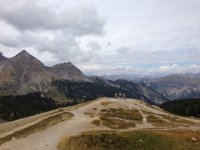 6  Le Col d'Izoard est situé sur des gypses et des cargneules (pitons qui percent au milieu des éboulis).