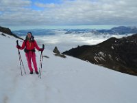 10  Suite de la balade sur la neige ! On est à plus de 2500 m début juin. A droite au loin, le Dévoluy.