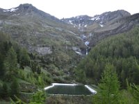 2  La cascade que nous allons traverser à de nombreuses reprises lors de notre ascension. Elle se jette dans la réserve d'eau.
