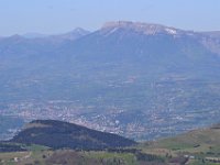 13  Céüse, Céüsette derrière et le Chapeau de Napoléon au premier plan. Au milieu, la ville de Gap.