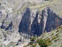 7  Passage sous d'impressionnantes falaises en montant.