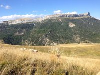 1  Vue sur les falaises d'escalade de Céüse. : 1