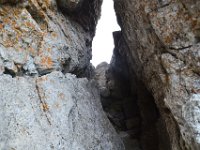 25  Passage étroit permettant d'accéder au sommet des Aiguilles.