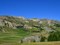 1  Départ du parking de Grand Clot (1660 m), nous suivons la piste forestière qui mène aux Portes de Morgon. De là, vue sur le cirque de Morgon et le Pic.