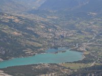 18  La ville d'Embrun, son plan d'eau et la Durance.