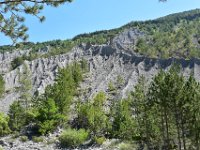 6  La formation de ces concrétions, datant d'environ 18 000 ans, est due à la cristallisation du terrain argileux sous les blocs (évaporation bloquée) et à l’érosion pluviale et torrentielle.