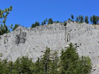 7  Elles sont ainsi reconnaissables à leur forme de hautes colonnes surmontées d’une coiffe rocheuse.