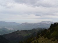 3  Vue sur Gap, Céüse à gauche, sur Charance, Gleize au centre et à droite. Au loin à droite, les sommets enneigés du Dévoluy (nous sommes début mai). Le Chapeau de Napoléon pointe le bout de son nez !