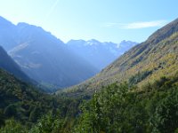 1  Départ du hameau des Portes (), au-dessus de La-Chapelle-en-Vagaudemar, à 1h au Nord de Gap. Le sentier s'élève rapidement dans les bois. Vue sur la vallée des Portes.