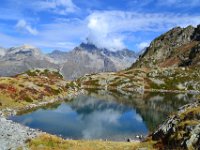 14  L'Olan se reflète dans le premier des lacs de Pétarel.