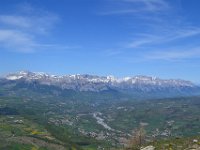 10  Le Champsaur, traversé par le Drac. Au loin, le Dévoluy.