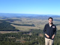 32  Au loin, le Puy-de-Dôme ! A droite, les Monts du Forez.