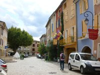 3  Arrêt à Buis-les-Barronies, ville du sud colorée avec ses arcades.
