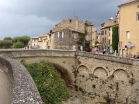 5  Le Pont Romain à une arche de Vaison-la-Romaine, au-dessus de l'Ouvèze.