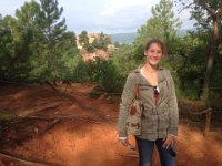 4  Le Village de Roussillon au fond : 4