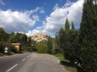19  Sur la route pour Roussillon, passage devant Gordes : 19