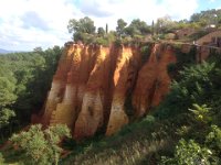 23  Les falaises d'ocre de Roussillon. Lla couleur vient du taux d'oxyde de fer présent dans le sable. : 23