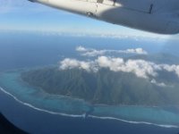 16  Et Moorea (côte ouest). On voit à gauche les motu en face de l'hôtel des Tipaniers.