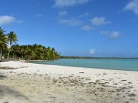 3  L'île de Maupiti est une petite Bora Bora préservée : même forme d'île haute ancienne avec un grand lagon, très peu touristique avec aucun hôtel et un lagon tout aussi magnifique.